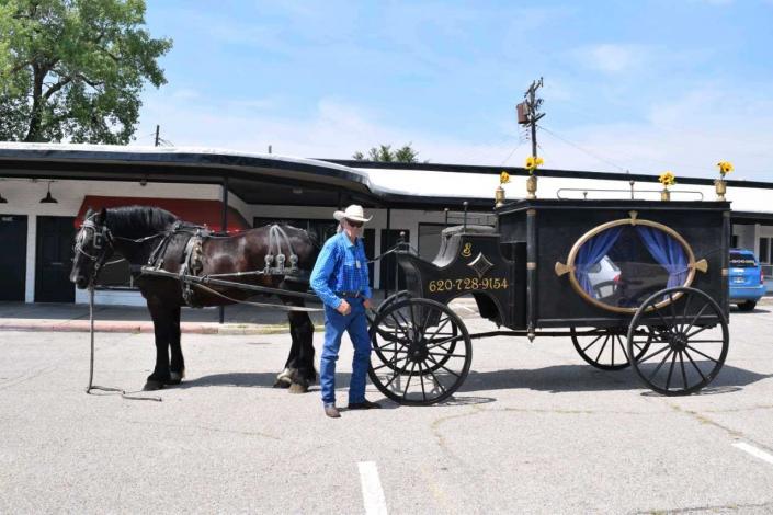 horse and carriage for funeral